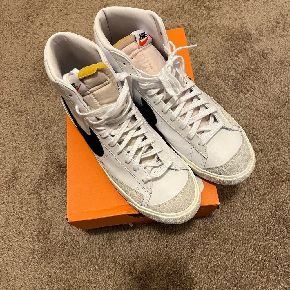 Mens Nike Blazer Mid “77, size 11